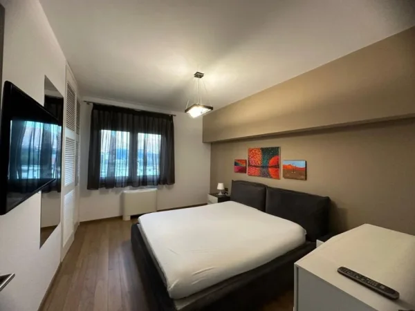 Tirane, jepet me qera apartament 1+1+Ballkon Kati 10, 85 m² 950 € (sheshi willson)