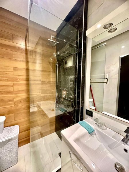 Tirane, jepet me qera apartament 1+1+Ballkon Kati 10, 85 m² 950 € (sheshi willson)