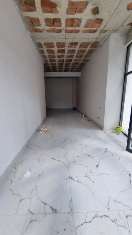 Jepet me Qira Ambient Biznesi në Qendër të Tiranës tek Piazza,  1200 Euro
