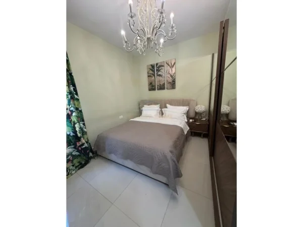 SHITET APARTAMENT 4+1 NE BLLOK