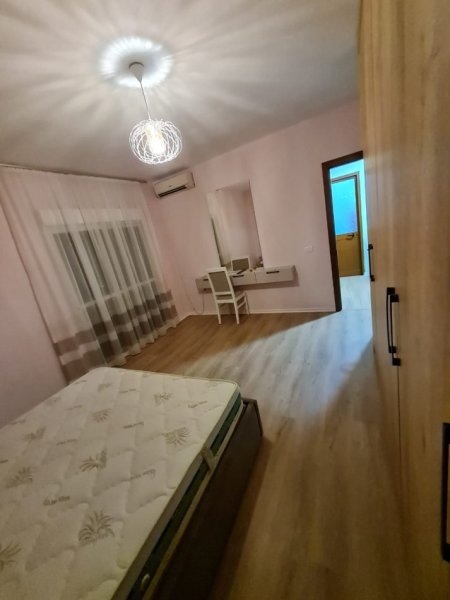 Tirane, jepet me qera apartament 2+1+Ballkon Kati 5, 85 m² 550 € (tek Parku i Autobuzave)