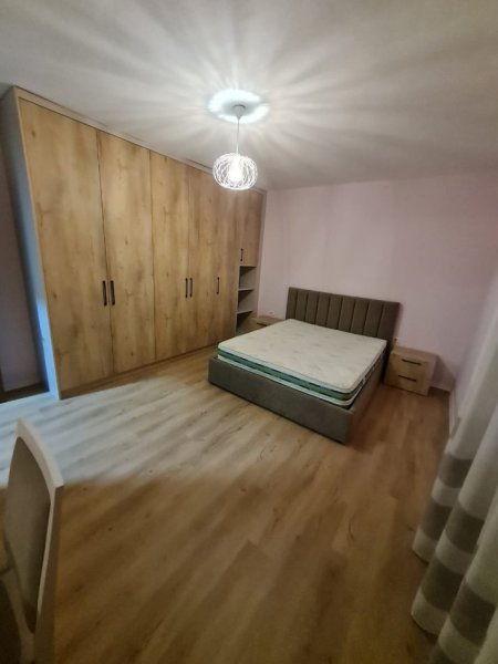 Tirane, jepet me qera apartament 2+1+Ballkon Kati 5, 85 m² 550 € (tek Parku i Autobuzave)