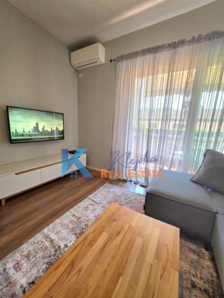 Tirane, jap me qera apartament 1+1+Ballkon Kati 3, 60 m² 600 € (Liqeni i Thate)