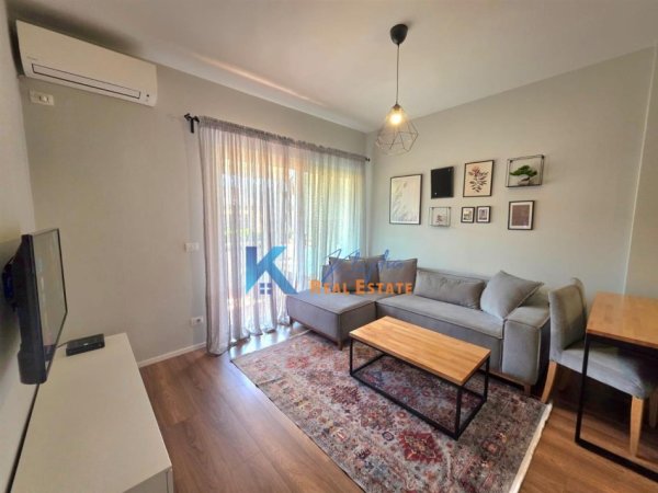 Tirane, jap me qera apartament 1+1+Ballkon Kati 3, 60 m² 600 € (Liqeni i Thate)