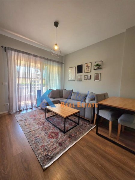 Tirane, jap me qera apartament 1+1+Ballkon Kati 3, 60 m² 600 € (Liqeni i Thate)