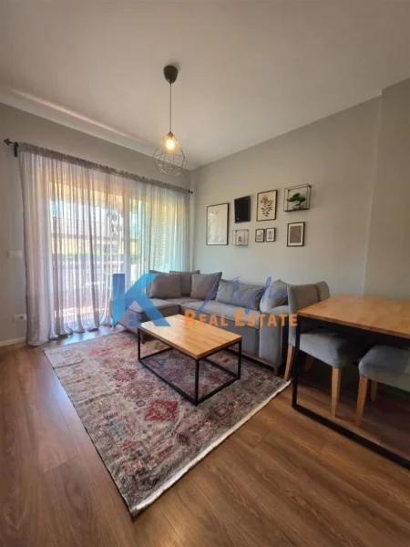 Tirane, jap me qera apartament 1+1+Ballkon Kati 3, 60 m² 600 € (Liqeni i Thate)