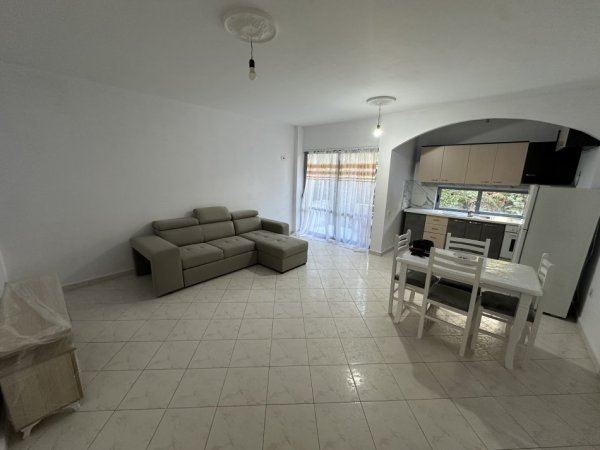 Tirane, jepet me qera apartament 2+1 Kati 1, 85 m² 450 € (Rruga Thesarit, Pranë Market Spar 2, Fresk, Tiranë)