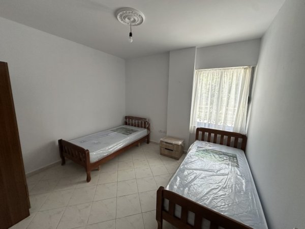 Tirane, jepet me qera apartament 2+1 Kati 1, 85 m² 450 € (Rruga Thesarit, Pranë Market Spar 2, Fresk, Tiranë)