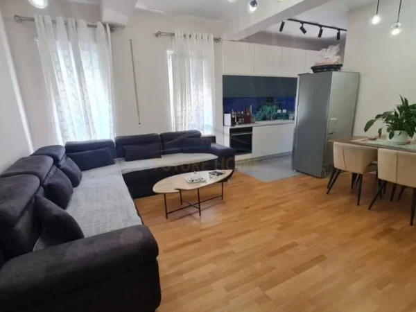 Tirane, shitet apartament 2+1+Ballkon Kati 5, 90 m² 205.000 € (Brryli)
