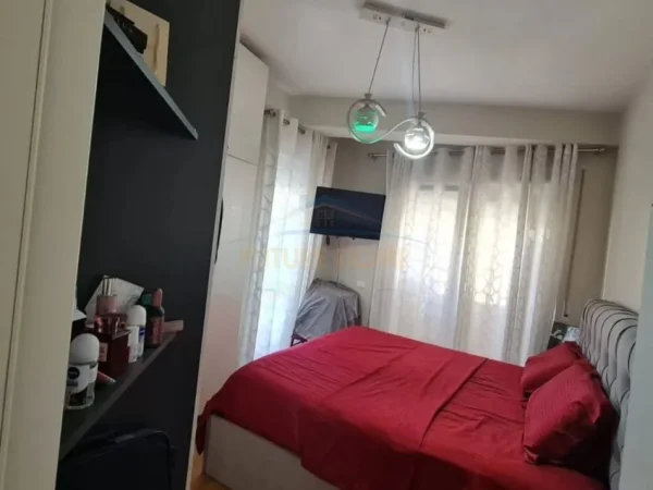 Tirane, shitet apartament 2+1+Ballkon Kati 5, 90 m² 205.000 € (Brryli)