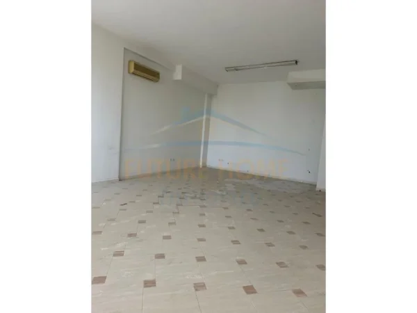 Tirane, shitet ambjent biznesi Kati 1, 224 m² 500.000 € (RRUGA VLLAZEN HUTA)