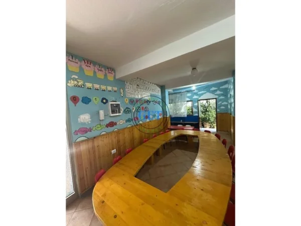 Durres, jepet me qera Kopsht fëmijësh ,Kati 1, 400 m² 1.200 € (Spitalle)