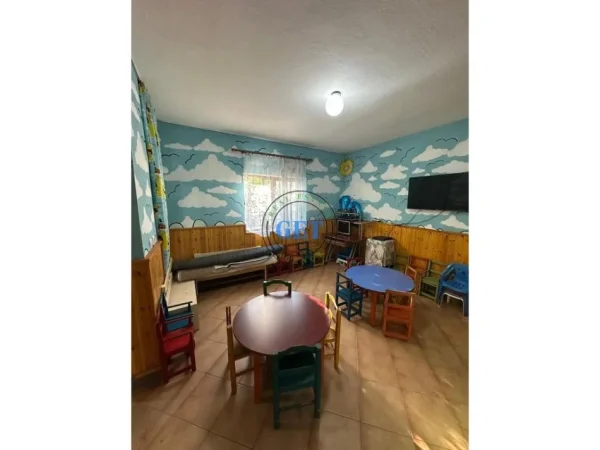 Durres, jepet me qera Kopsht fëmijësh ,Kati 1, 400 m² 1.200 € (Spitalle)