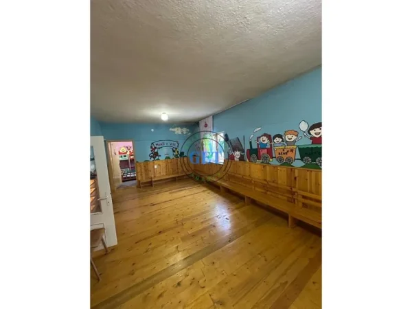 Durres, jepet me qera Kopsht fëmijësh ,Kati 1, 400 m² 1.200 € (Spitalle)