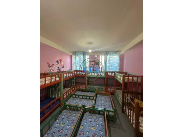 Durres, jepet me qera Kopsht fëmijësh ,Kati 1, 400 m² 1.200 € (Spitalle)