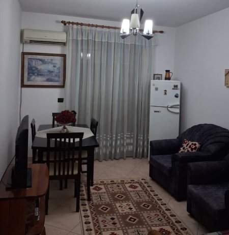 Tirane, jap me qera apartament 2+1+Ballkon Kati 4, 70 m² 830 € (afer 15 kateshit)