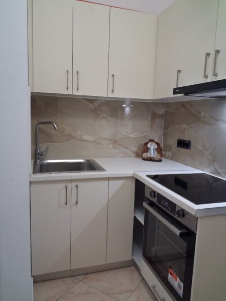 Tirane, jap me qera apartament 2+1+Ballkon Kati 4, 70 m² 830 € (afer 15 kateshit)