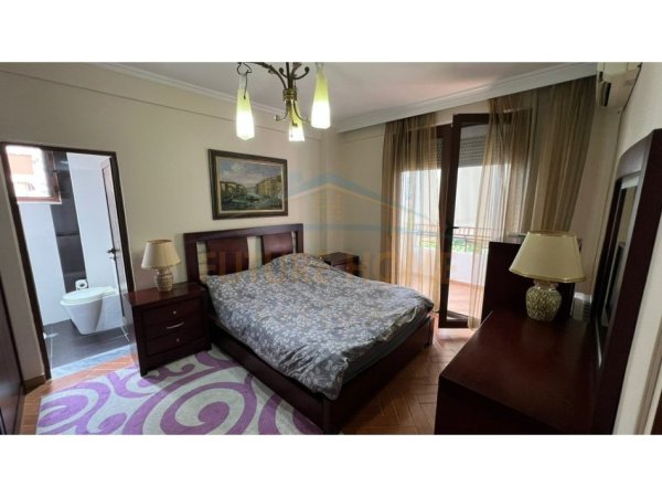 Tirane, shitet apartament 3+1+Ballkon Kati 2, 172 m² 320.000 € (Rruga Siri Kodra)