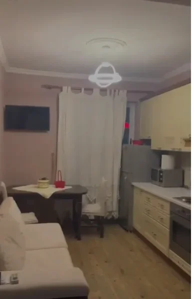 Jepet me Qira Apartament 2+1 i mobiluar tek Rruga e Durrësit, pranë Zogut të Zi, Kati 3, 90 m² 650 €uro