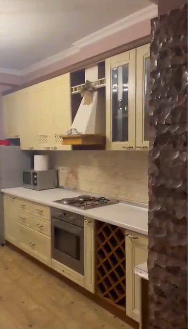 Jepet me Qira Apartament 2+1 i mobiluar tek Rruga e Durrësit, pranë Zogut të Zi, Kati 3, 90 m² 650 €uro