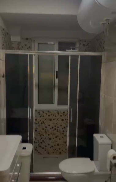 Jepet me Qira Apartament 2+1 i mobiluar tek Rruga e Durrësit, pranë Zogut të Zi, Kati 3, 90 m² 650 €uro