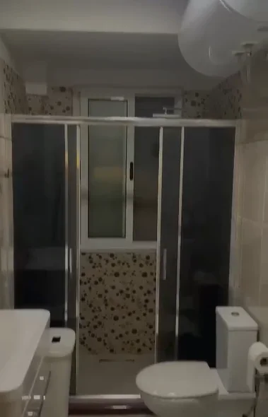 Jepet me Qira Apartament 2+1 i mobiluar tek Rruga e Durrësit, pranë Zogut të Zi, Kati 3, 90 m² 650 €uro