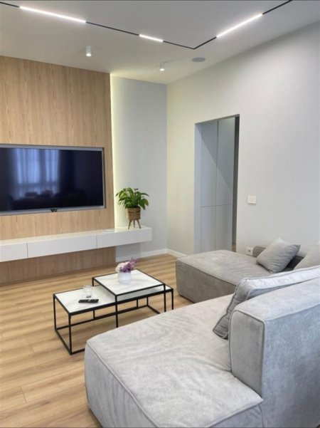 Tirane, jepet me qera apartament 1+1+Ballkon Kati 3, 77 m² 1.400 € (Liqeni i Thate)