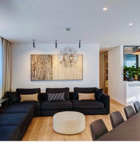 Tirane, jepet me qera apartament 2+1+Ballkon Kati 9, 157 m² 2.000 € (Stadiumi Dinamo)