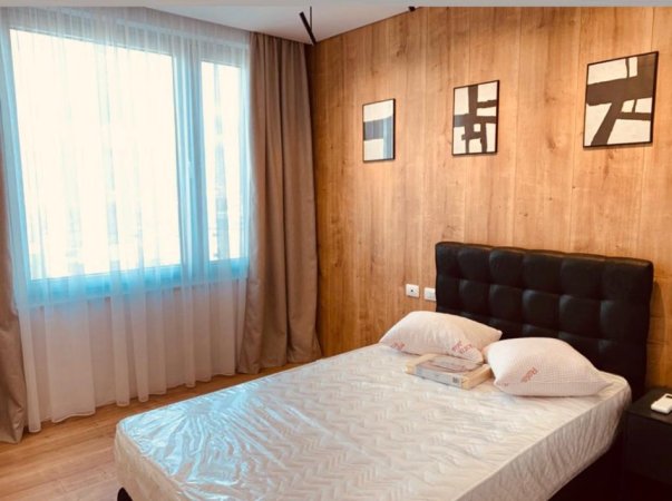 Tirane, jepet me qera apartament 2+1+Ballkon Kati 9, 157 m² 2.000 € (Stadiumi Dinamo)
