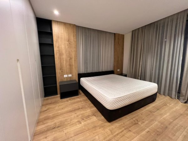Tirane, jepet me qera apartament 2+1+Ballkon Kati 9, 157 m² 2.000 € (Stadiumi Dinamo)