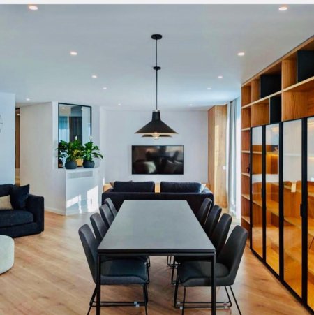 Tirane, jepet me qera apartament 2+1+Ballkon Kati 9, 157 m² 2.000 € (Stadiumi Dinamo)