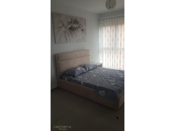 Tirane, jepet me qera apartament 2+1+Aneks+Ballkon Kati 4, 115 m² 750 € (Spitali)
