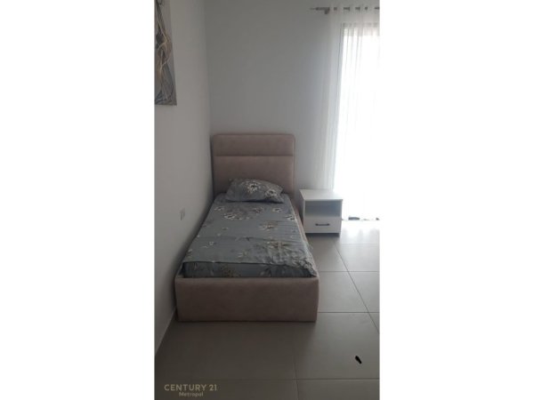 Tirane, jepet me qera apartament 2+1+Aneks+Ballkon Kati 4, 115 m² 750 € (Spitali)