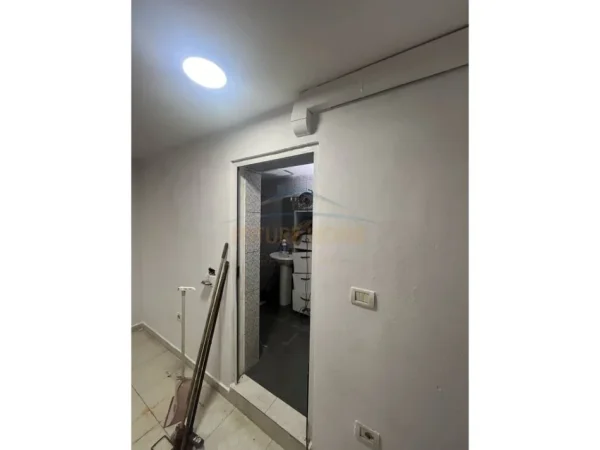 Tirane, shitet ambjent biznesi Kati -1, 25 m² 57.000 € 