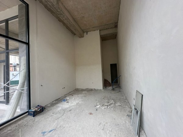 Tirane, shes ambjent biznesi Kati 0, 35 m² 350.000 € (rruga e dibres)