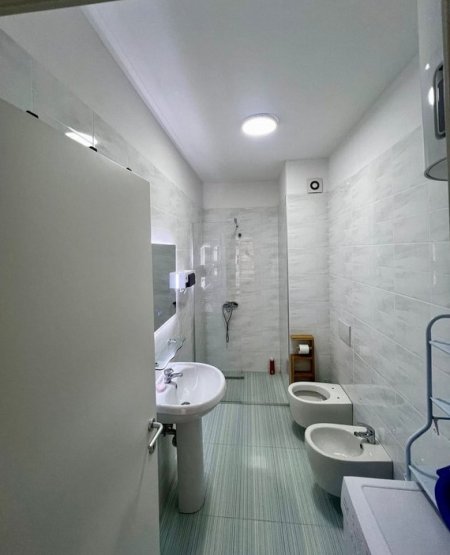 Tirane, jepet me qera apartament 2+1 Kati 1, 100 m² 650 € 