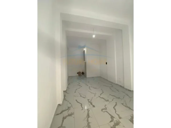 Tirane, shitet ambjent biznesi Kati 0, 33 m² 120.000 € 