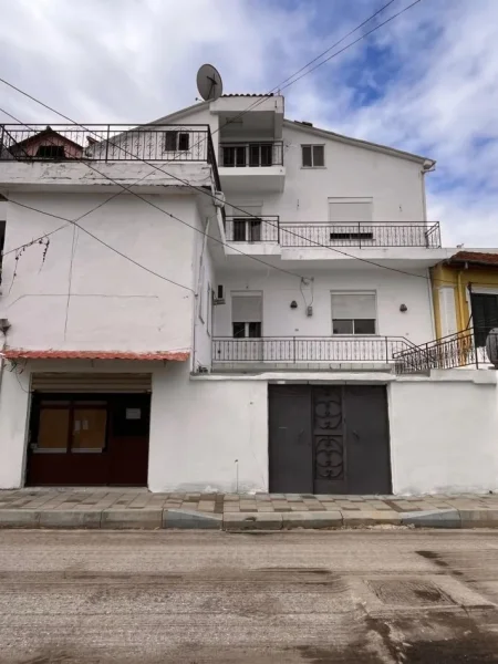 Tirane, jepet me qera Vile 1+1+Ballkon Kati 2, 150 m² 500 € (Rruga Ali Pashe Gucia)