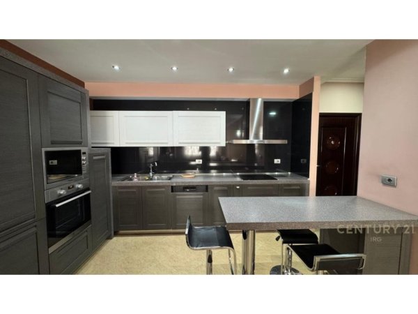 Tirane, jepet me qera apartament 3+1+Aneks+Ballkon Kati 5, 115 m² 800 € (Don Bosko)