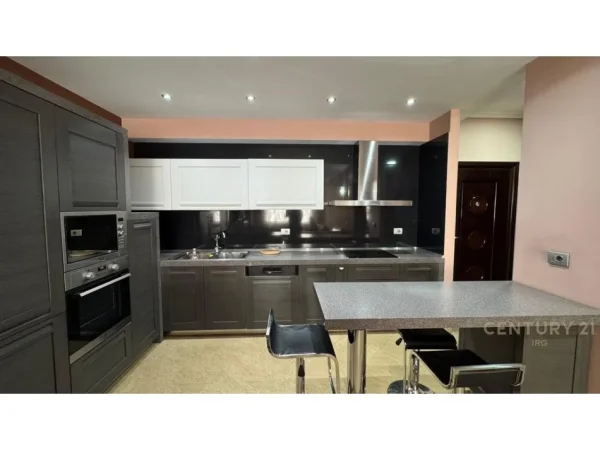 Tirane, jepet me qera apartament 3+1+Aneks+Ballkon Kati 5, 115 m² 800 € (Don Bosko)