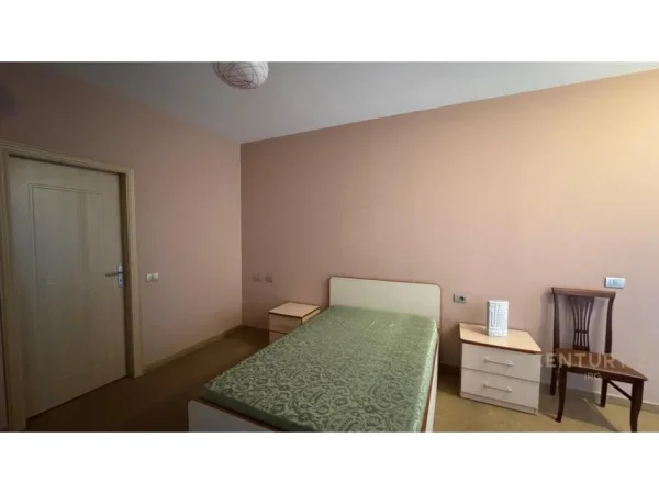 Tirane, jepet me qera apartament 3+1+Aneks+Ballkon Kati 5, 115 m² 800 € (Don Bosko)