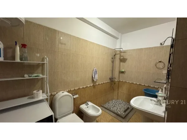 Tirane, jepet me qera apartament 3+1+Aneks+Ballkon Kati 5, 115 m² 800 € (Don Bosko)