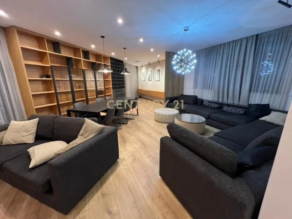 Tirane, jepet me qera apartament 2+1+Aneks+Ballkon Kati 8, 150 m² 2.000 € (Stadiumi Dinamo)