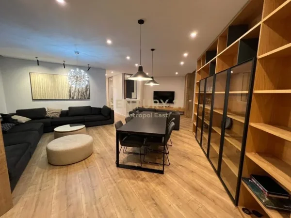 Tirane, jepet me qera apartament 2+1+Aneks+Ballkon Kati 8, 150 m² 2.000 € (Stadiumi Dinamo)