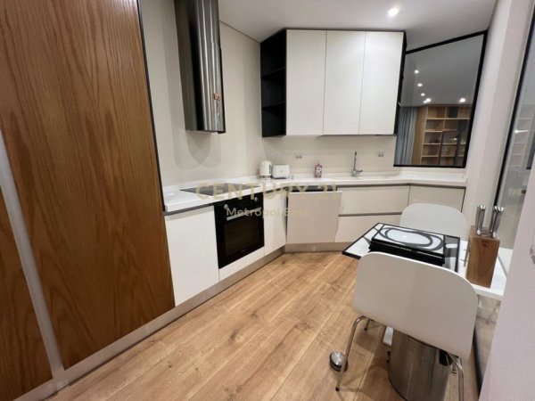 Tirane, jepet me qera apartament 2+1+Aneks+Ballkon Kati 8, 150 m² 2.000 € (Stadiumi Dinamo)