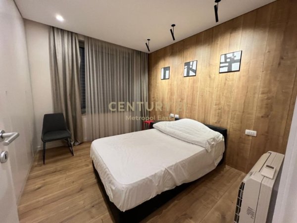 Tirane, jepet me qera apartament 2+1+Aneks+Ballkon Kati 8, 150 m² 2.000 € (Stadiumi Dinamo)