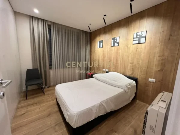 Tirane, jepet me qera apartament 2+1+Aneks+Ballkon Kati 8, 150 m² 2.000 € (Stadiumi Dinamo)