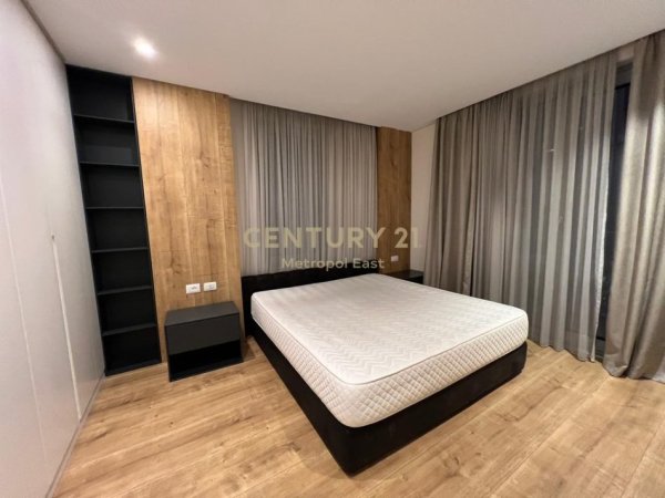 Tirane, jepet me qera apartament 2+1+Aneks+Ballkon Kati 8, 150 m² 2.000 € (Stadiumi Dinamo)