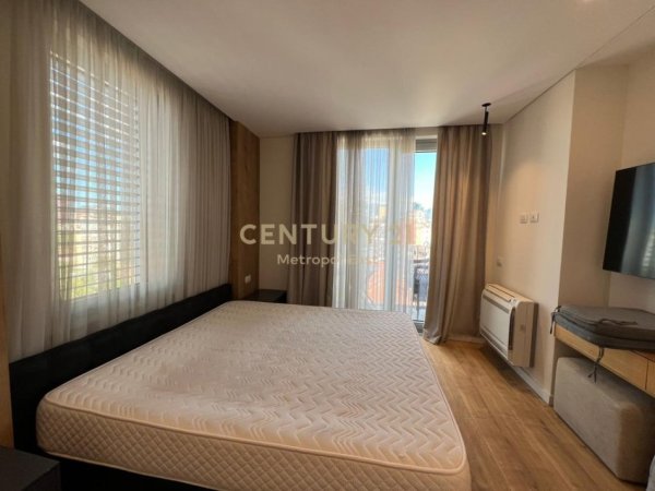 Tirane, jepet me qera apartament 2+1+Aneks+Ballkon Kati 8, 150 m² 2.000 € (Stadiumi Dinamo)