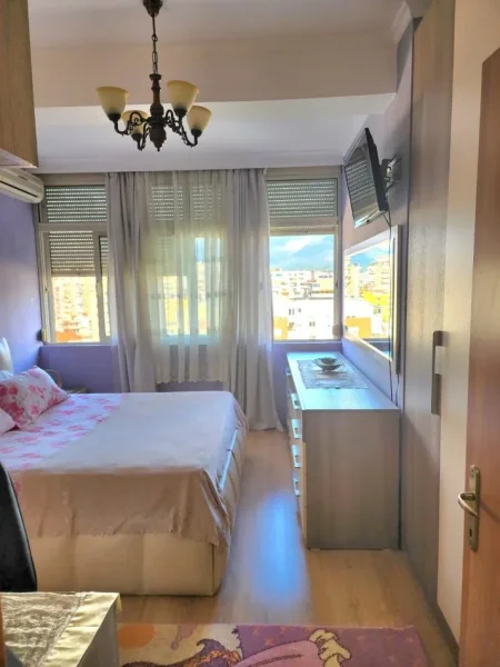 Tirane, jepet me qera apartament 2+1+Ballkon Kati 8, 650 € 